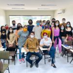 Roda de conversa em sala de aula debate o papel do rádio no Amazonas