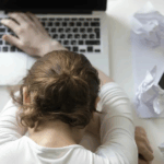 ‘Exaustão extrema e cansaço crônico, ’: especialistas alertam para os efeitos da síndrome de burnout