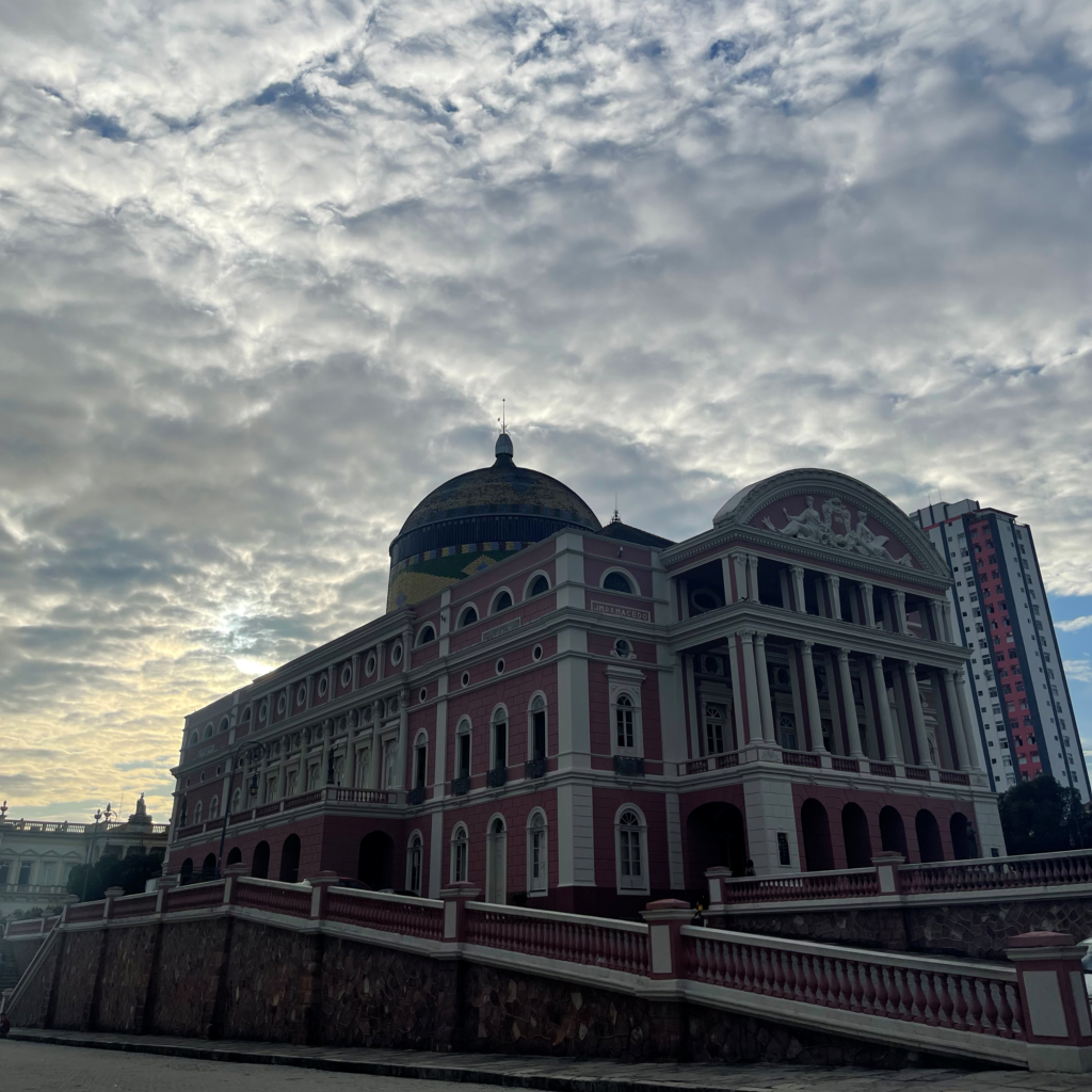 Um passeio turístico pela cidade de Manaus