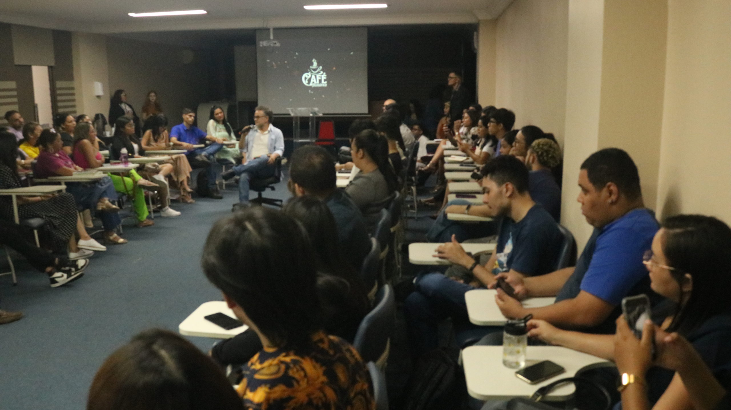 Café filosófico agita curso de Jornalismo