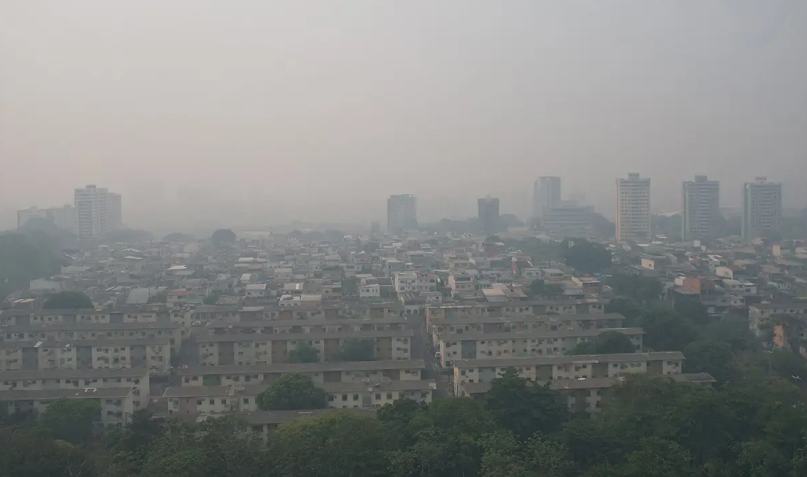 O desafio de fazer exercícios físicos frente às altas temperaturas e a fumaça na capital