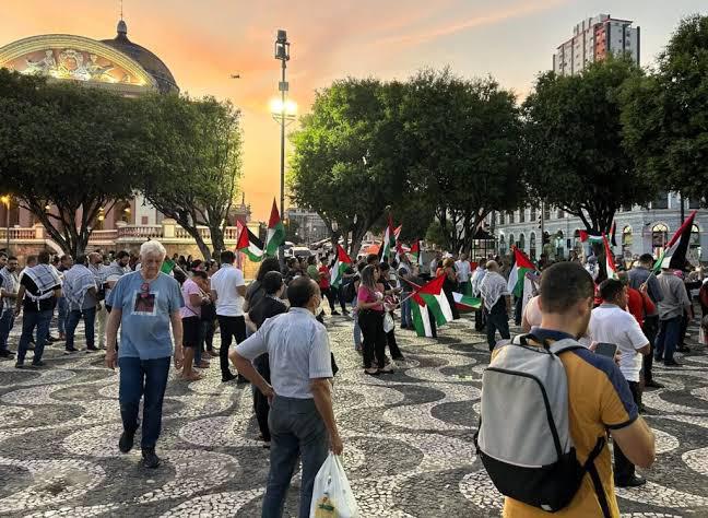 Palestinianos no Largo São Sebastião