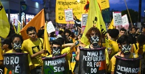 Indígenas e ativistas tentam invadir Zona Azul da Cúpula do Clima da ONU; dois seguranças ficaram feridos