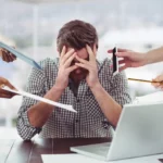 Dia do Jornalista: rotina exaustiva deixa profissionais da comunicação mais vulneráveis ao Burnout