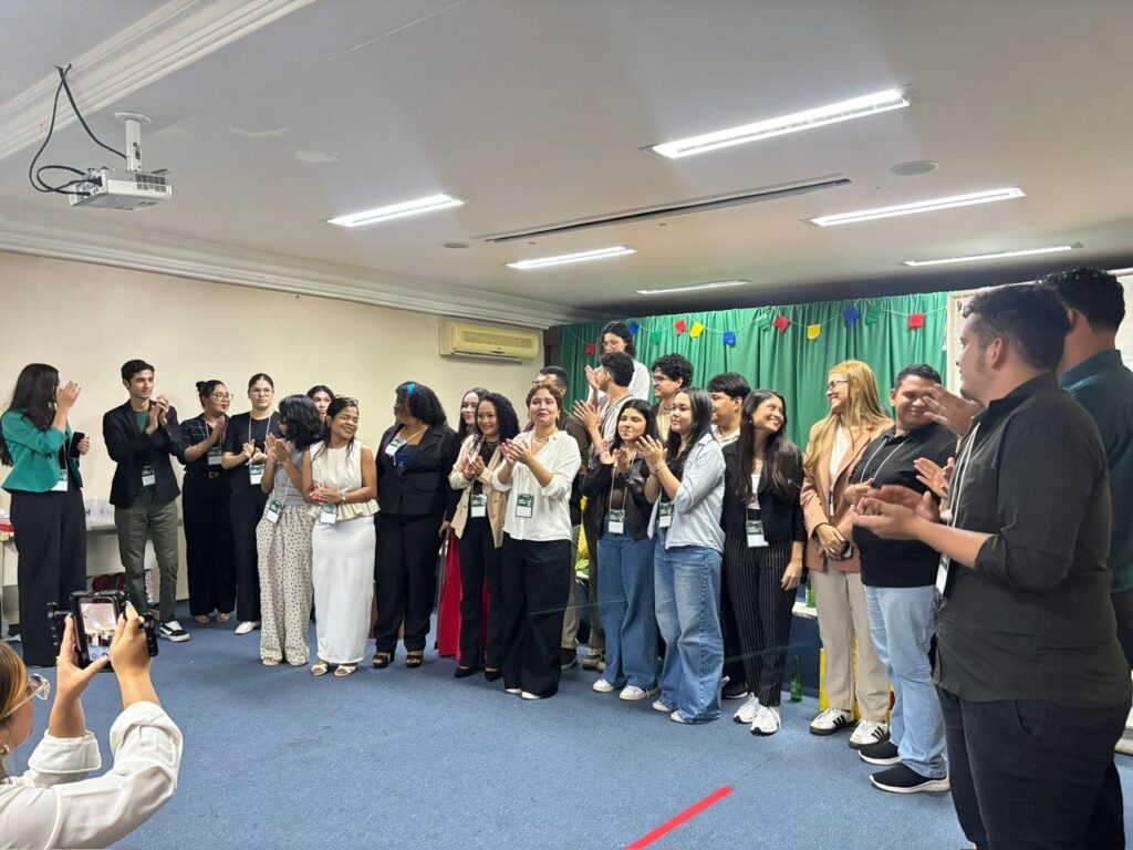Entre a noite e a escrita: Café com Saberes celebra o Clube da Madrugada