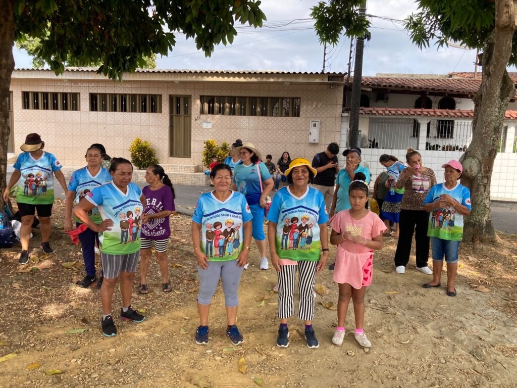 Passos que inspiram: idosos agitam a Redenção em caminhada pela saúde